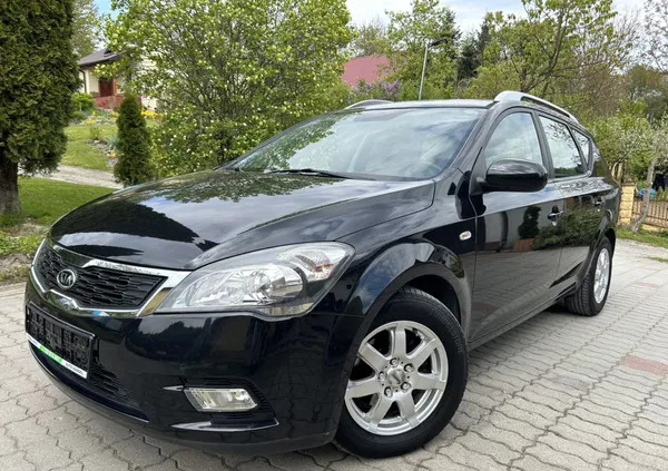 samochody osobowe Kia Ceed cena 17900 przebieg: 217000, rok produkcji 2010 z Strzyżów